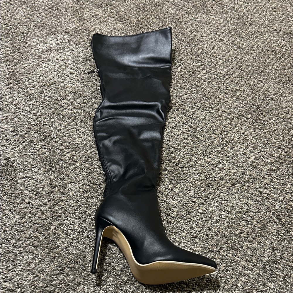 Micas Elegant Black Stiletto Knee-High Boots